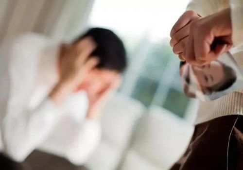 重庆婚外情调查取证：逾期提交的证据，法院能不能否采信